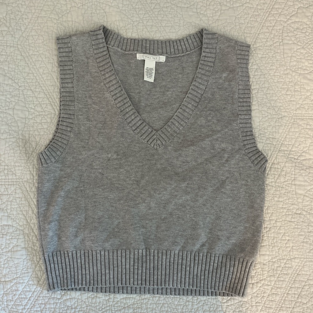 Gray V-Neck Knit Vest